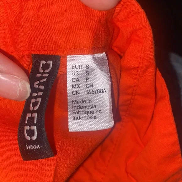 Size small - Picture 2 of 2